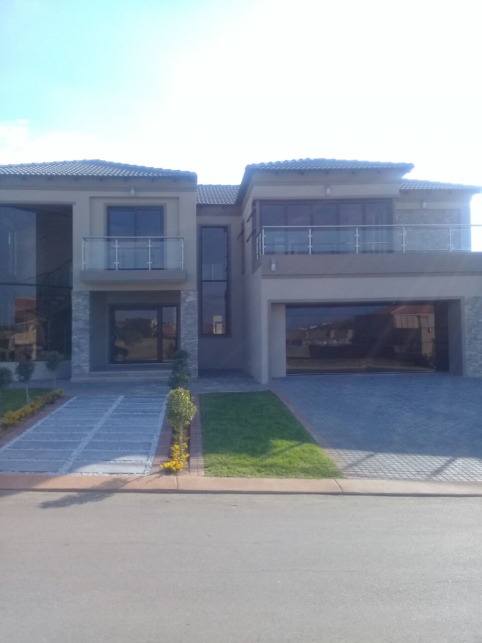 Contemporary build by Erimah