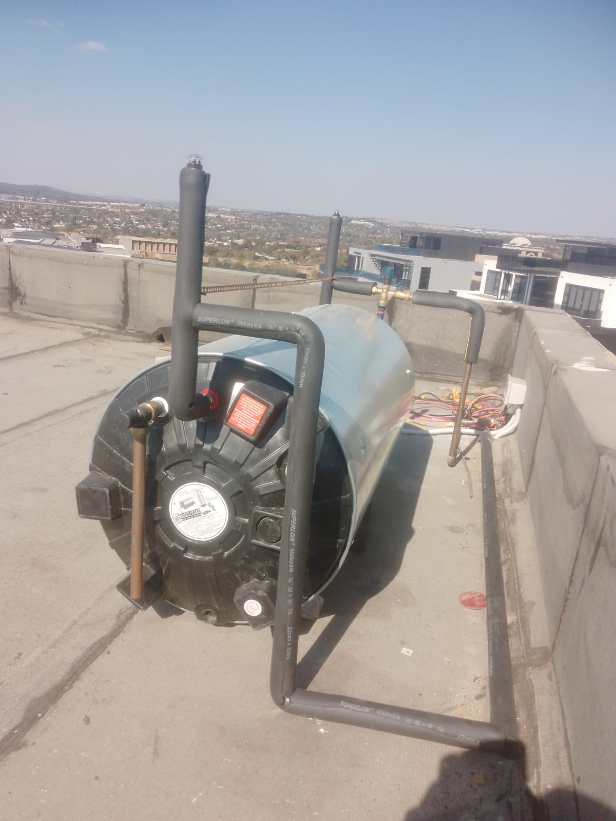 Rooftop geyser installation