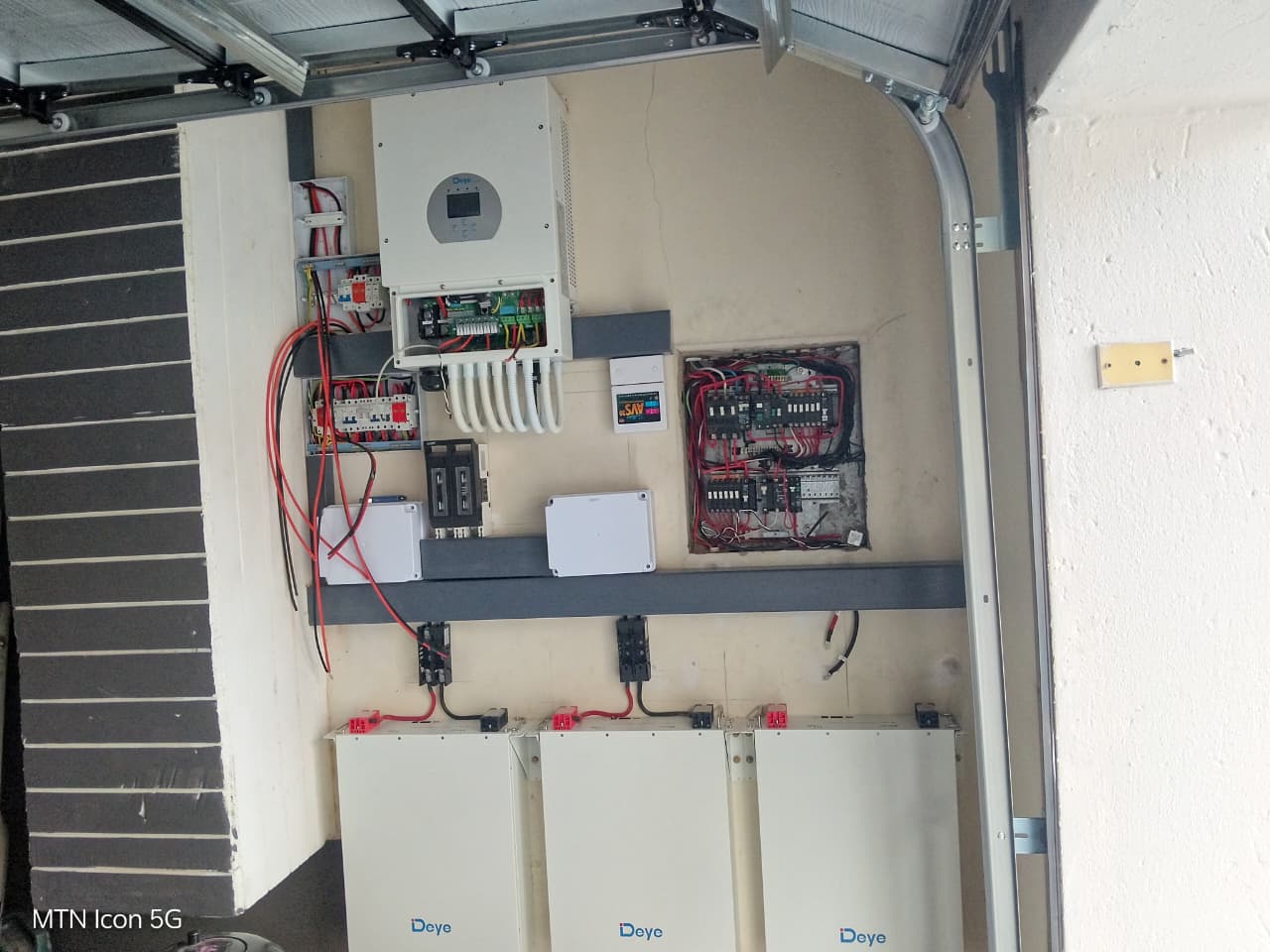 Deye inverter and battery installation